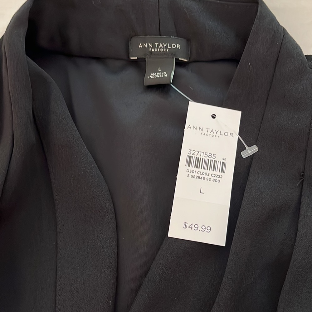 Ann Taylor Factory V-neck Blouse - Picture 6 of 8